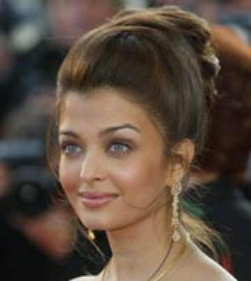 Cele mai frumoase femei din lume promovează noul ruj L’Oreal