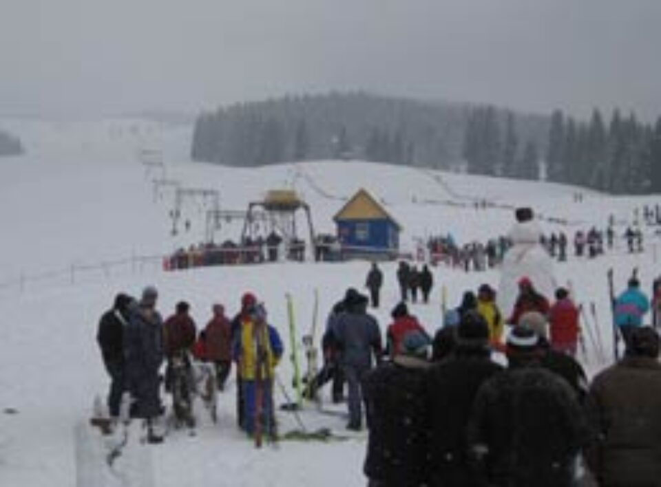 Aproape 3.000 de turiști au participat la Serbările zăpezii de la Cârlibaba Aproape 3.000 de turiști au participat la Serbările zăpezii de la Cârlibaba