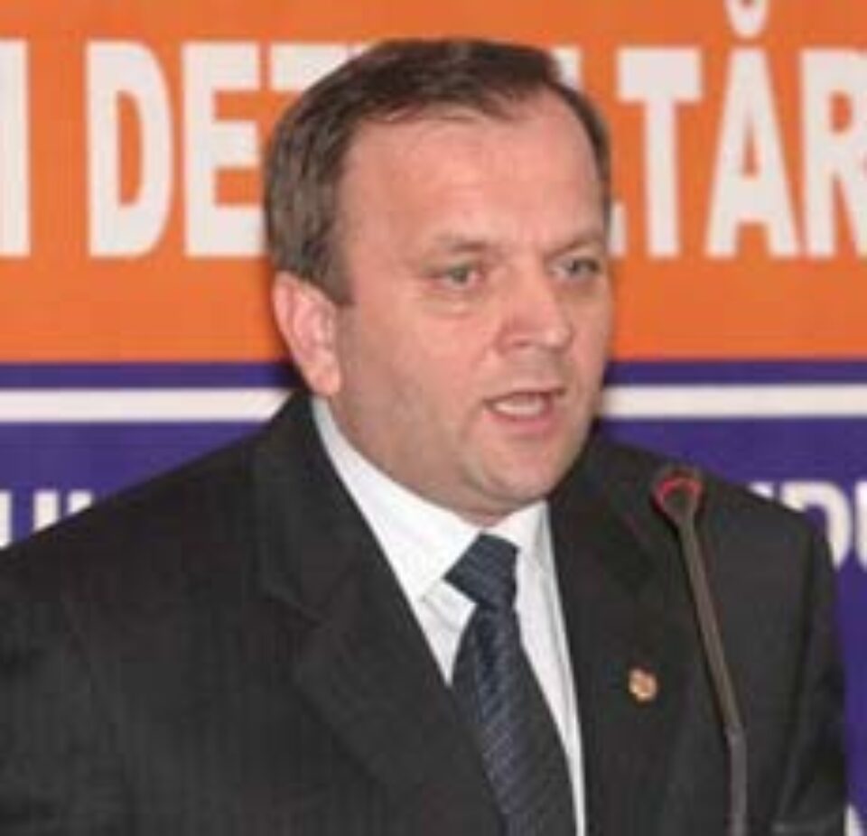 Flutur: Fenomenul gripei aviare a trecut de faza de isterie în rândul populației Flutur: Fenomenul gripei aviare a trecut de faza de isterie în rândul populației