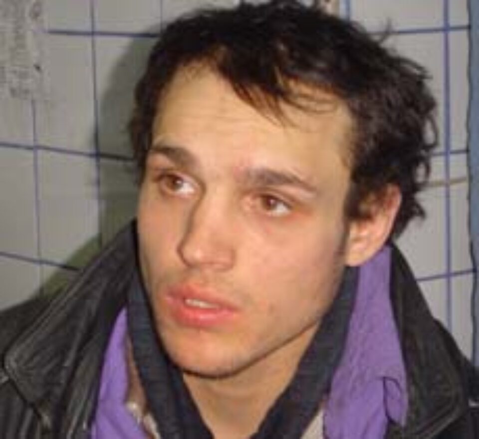 Tânăr drogat cu aurolac și pulbere de bronz Tânăr drogat cu aurolac și pulbere de bronz