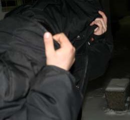 George Costiuc şi Paul Nimigean au fost arestaţi pentru săvârşirea infracţiunii de furt calificat în formă continuă şi conducere a unui autoturism fără permis de conducere