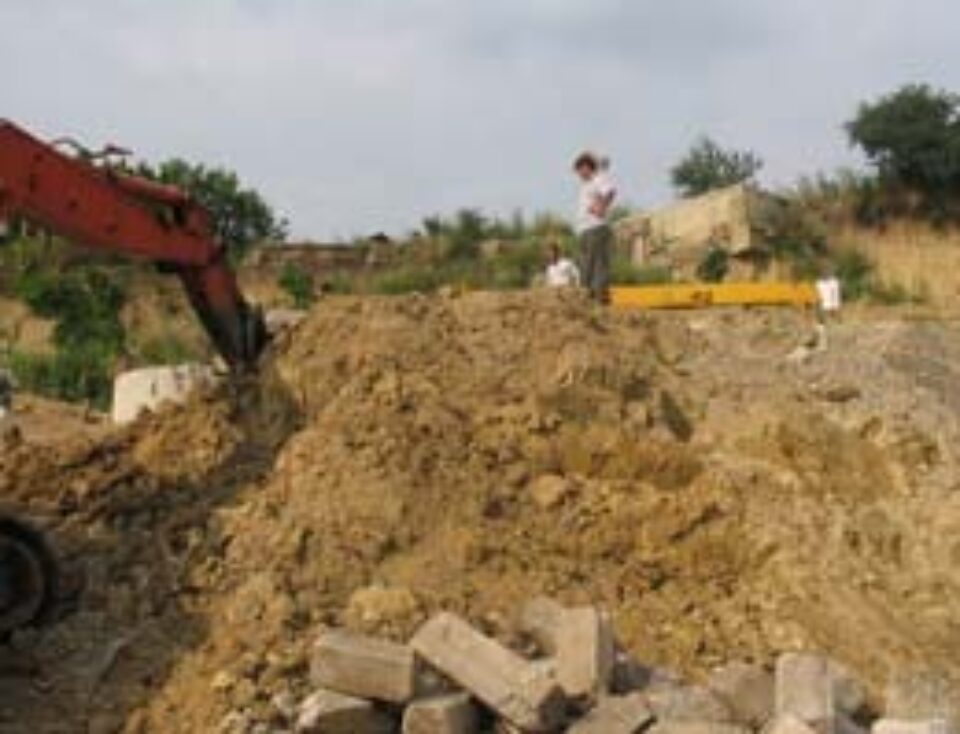 Lucrările de consolidare a versantului de N-E vor fi reluate săptămâna viitoare