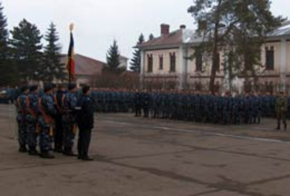 Cel mai tânăr contingent de jandarmi și pompieri militari au depus jurământul militar Cel mai tânăr contingent de jandarmi și pompieri militari au depus jurământul militar