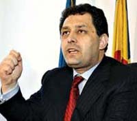 Vanghelie îl acuză pe Năstase că ar face parte din grupări mafiote