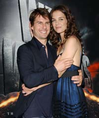 Tom Cruise și Katie Holmes ar fi deja căsătoriți