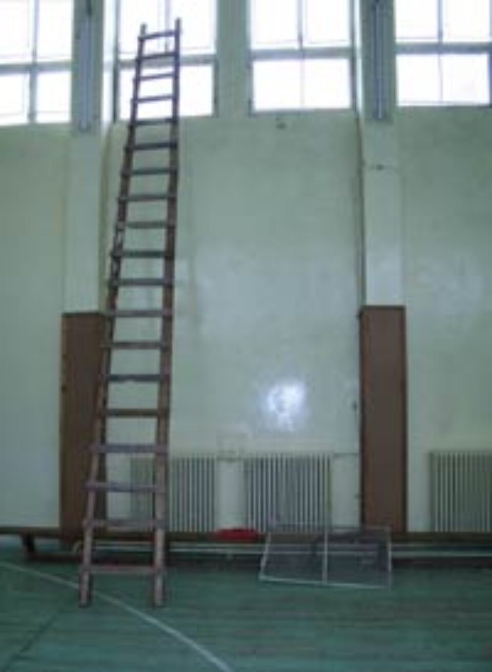 Poliția căută vinovații în cazul elevului paralizat la ora de sport