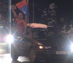 Sute de suceveni au sărbătorit pe străzi calificarea Stelei în sferturile Cupei UEFA