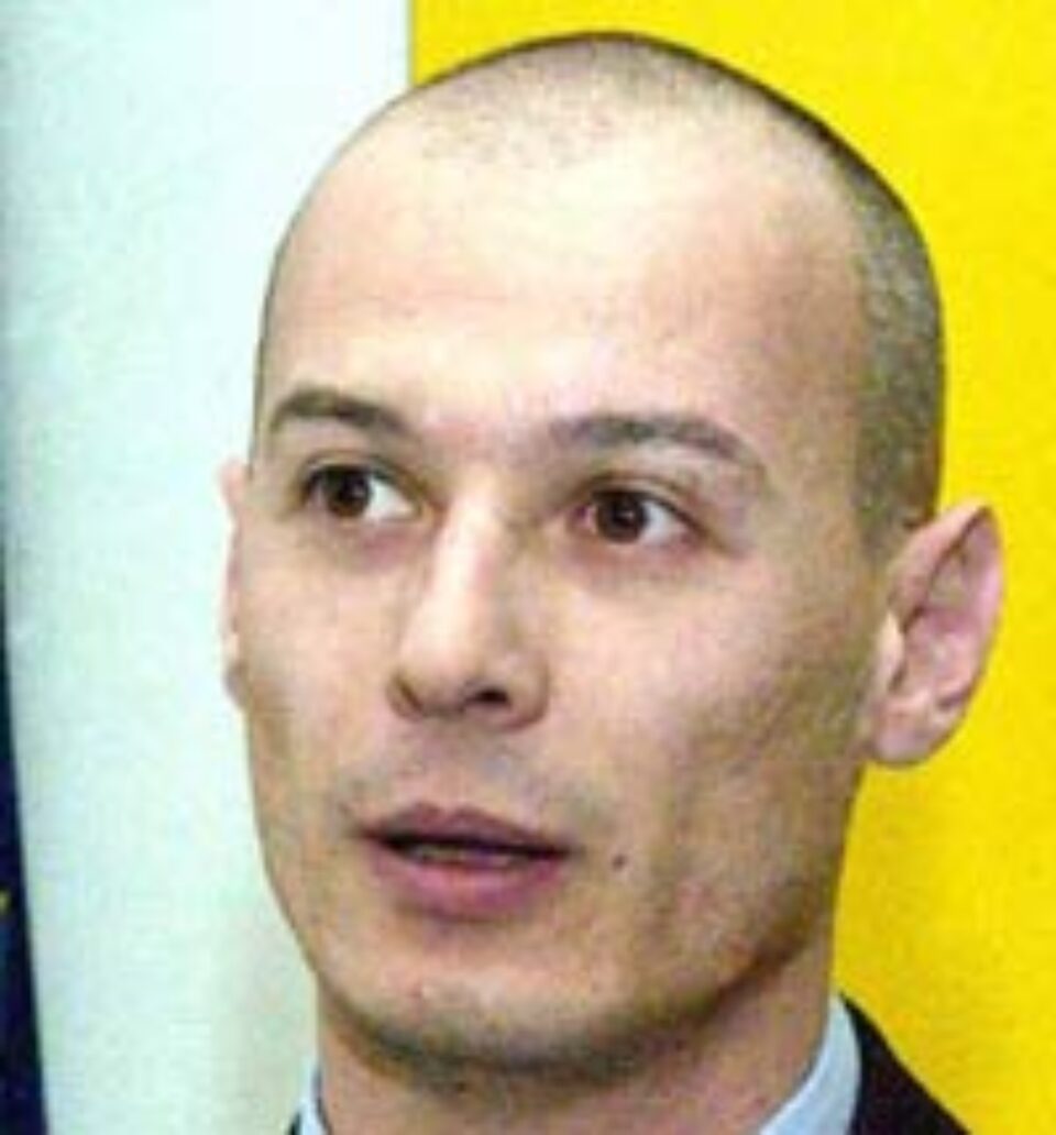 Bogdan Olteanu renunță la postul de ministru în favoarea Camerei Deputaților Bogdan Olteanu renunță la postul de ministru în favoarea Camerei Deputaților