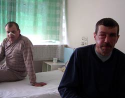 Ginerele primarului din Moldovița a băgat în spital două persoane