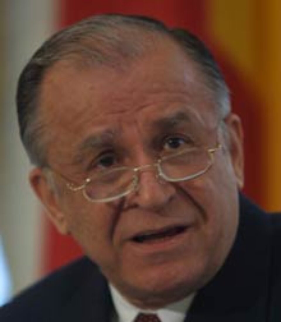 Iliescu: Mulți lideri ai PSD trebuie să facă un pas înapoi Iliescu: Mulți lideri ai PSD trebuie să facă un pas înapoi