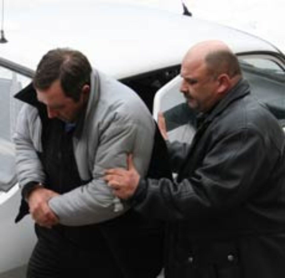 Comisarul Dumitru Lungu vrea să scape din arestul Poliției la Înalta Curte de Casație și Justiție Comisarul Dumitru Lungu vrea să scape din arestul Poliției la Înalta Curte de Casație și Justiție