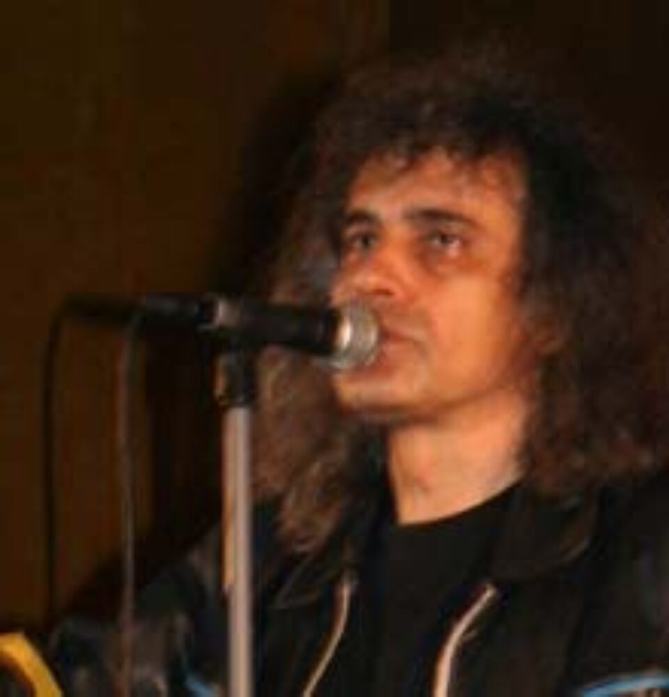 „Ironia sorții: Muzica - cât de frumoasă e pe scenă, ca ultima expresie a artistului, este dominată tot de afaceri...” „Ironia sorții: Muzica - cât de frumoasă e pe scenă, ca ultima expresie a artistului, este dominată tot de afaceri...”