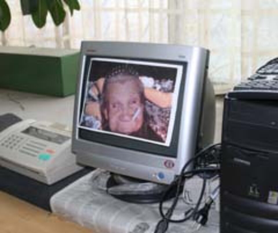 Peremiștii suceveni i-au strâns catrafusele deputatului Leonida Lari Peremiștii suceveni i-au strâns catrafusele deputatului Leonida Lari