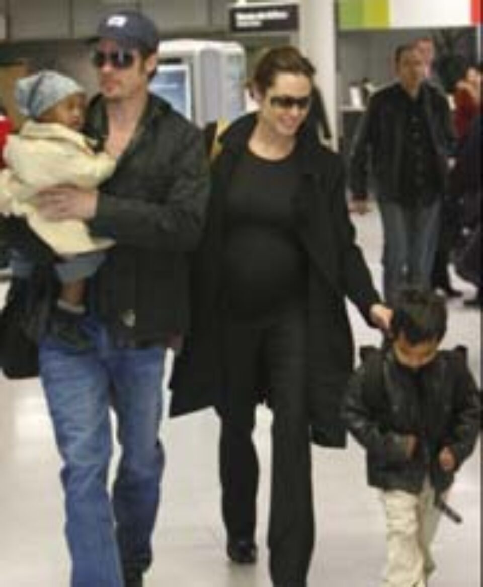 Relația dintre Brad Pitt și Angelina Jolie nu ar fi una tocmai roz Relația dintre Brad Pitt și Angelina Jolie nu ar fi una tocmai roz