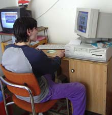 Un tânăr care înfruntă boala prin voinţă