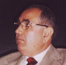 Cine stabilește normele limbii ?