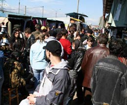 Bazarul, luat ieri cu asalt de către suceveni