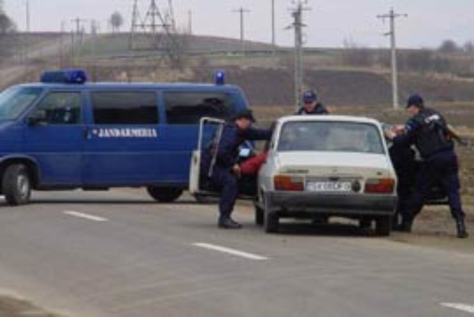 Intervenții în forță ale jandarmilor în poligonul de la Mihoveni