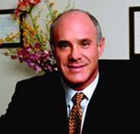 Doctorul Brad J. Jacobs are o admiraţie secretă pentru voluptoasa Pamela Anderson