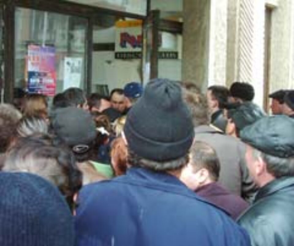 500 de suceveni s-au călcat în picioare la Bursa locurilor de muncă