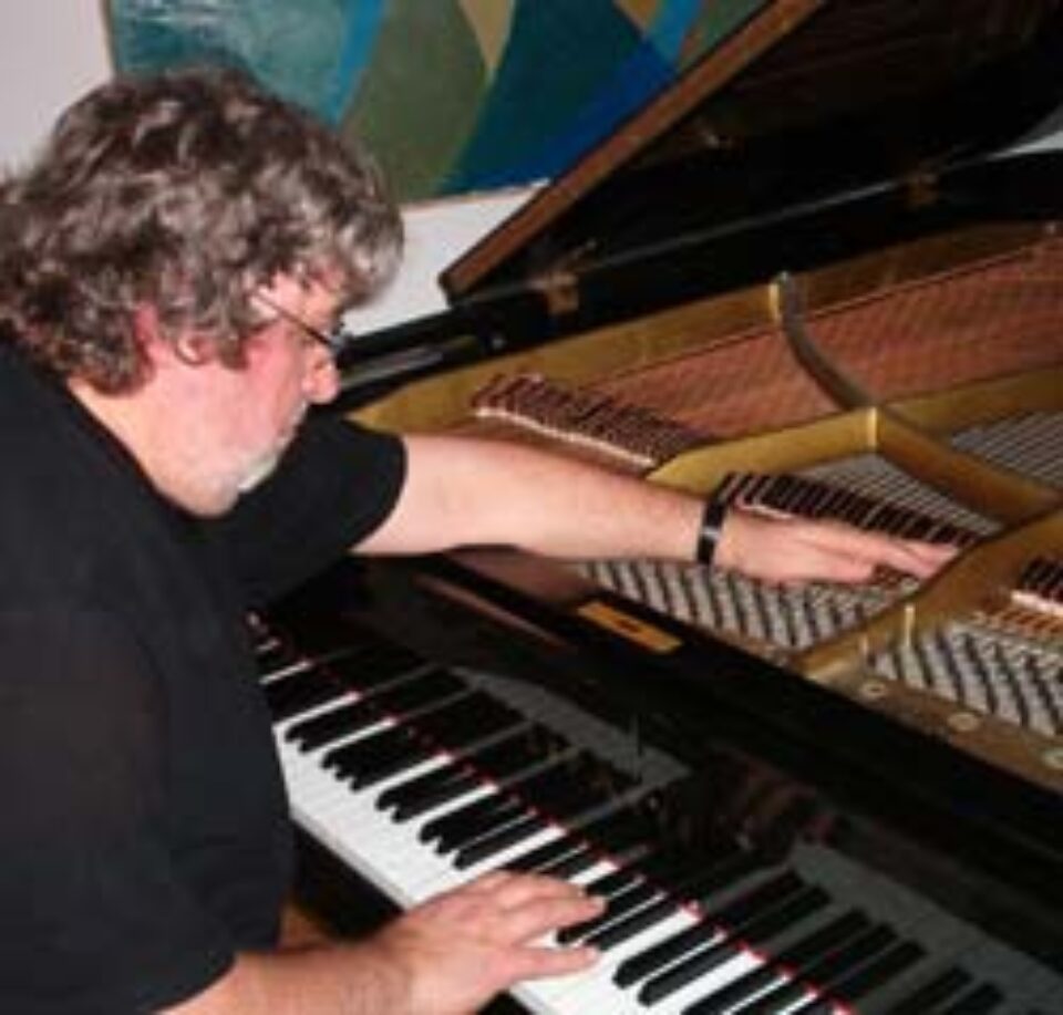 „Făcând Arhitectura și ocupându-mă de muzică am avut o cultură internațională”