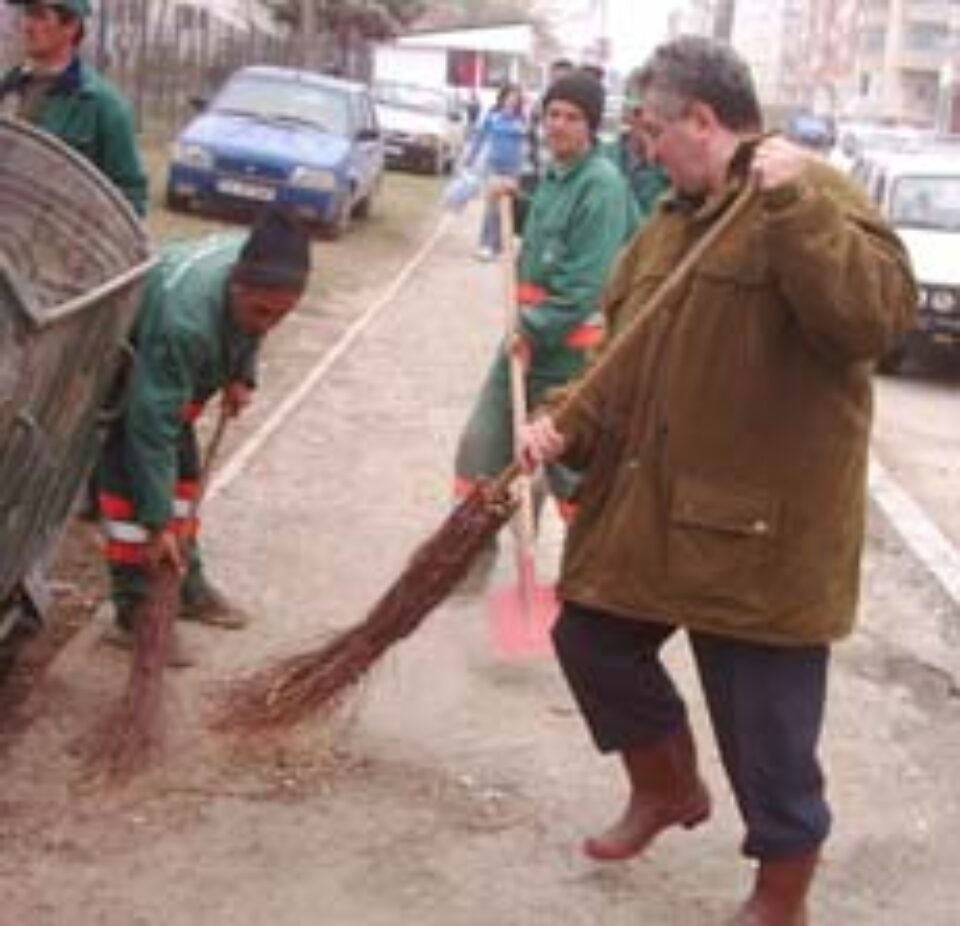 Programul de curățenie în cartiere i-a lăsat “reci” pe suceveni Programul de curățenie în cartiere i-a lăsat “reci” pe suceveni