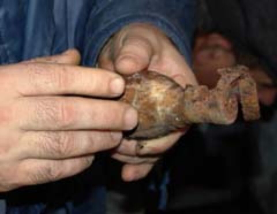 19 grenade găsite în podul Liceului Agricol Rădăuți 19 grenade găsite în podul Liceului Agricol Rădăuți