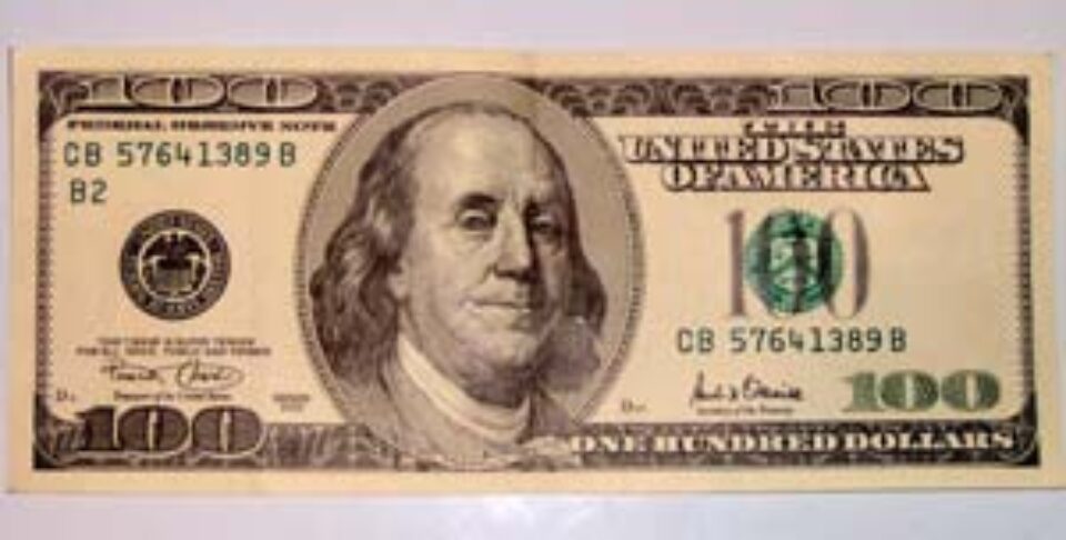 Bancnote de 100 de dolari suspecte de fals