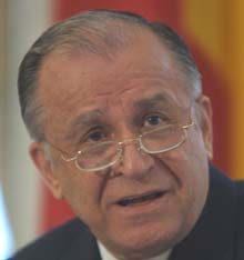 Iliescu: Legea lustrației este "o rușine națională"