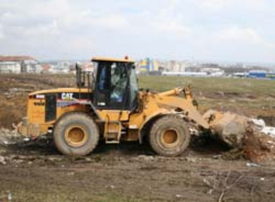 Proprietarii terenurilor de la Metro, “stăpâni” pe zeci de mii de metri cubi de gunoi
