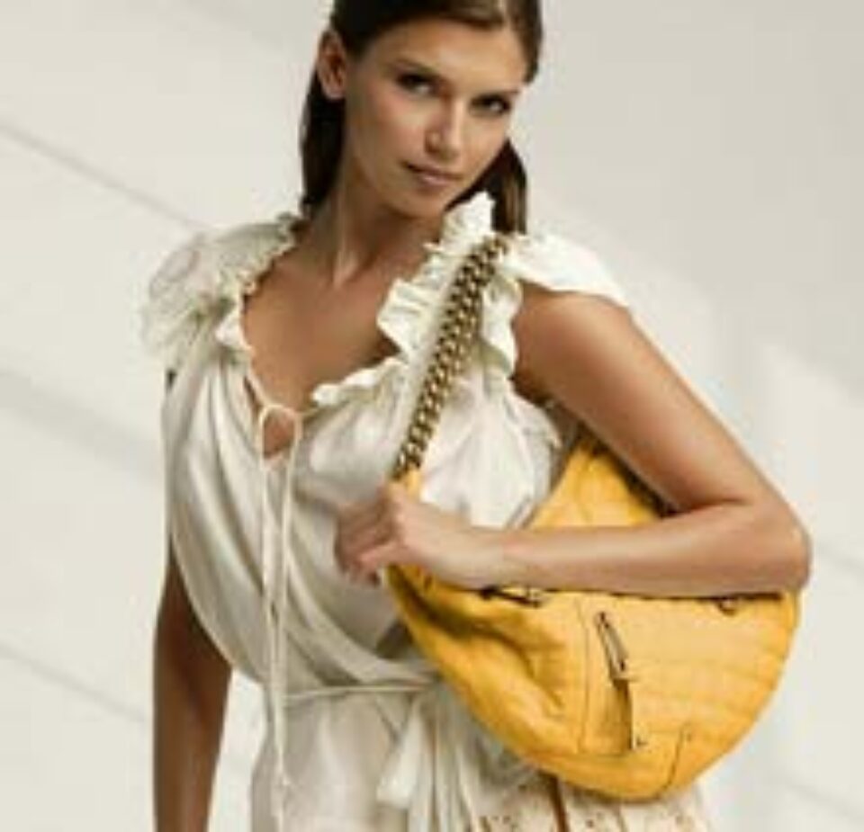 La anotimp nou, genți noi: Tendințe la brațul doamnelor La anotimp nou, genți noi: Tendințe la brațul doamnelor