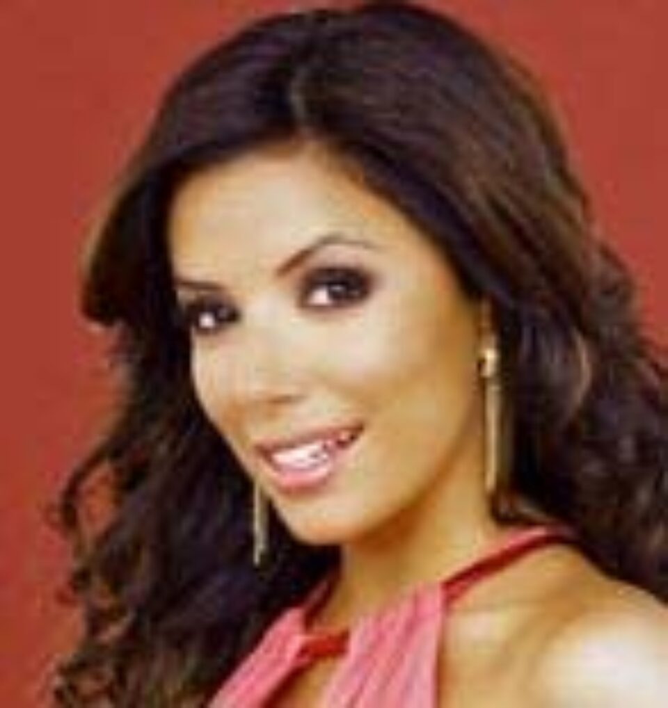 Eva Longoria trage în tot ce mișcă