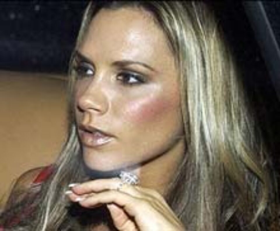 Victoria Beckham l-a angajat pe stilistul lui Kylie Minogue