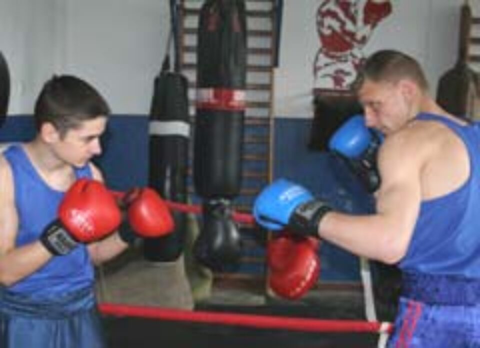 Doi juniori în luptă pentru o medalie