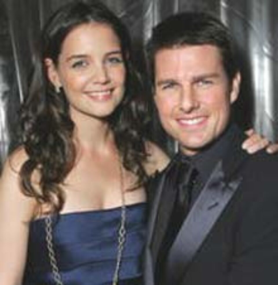 Tom Cruise este mulțumit: Katie Holmes a născut în tăcere