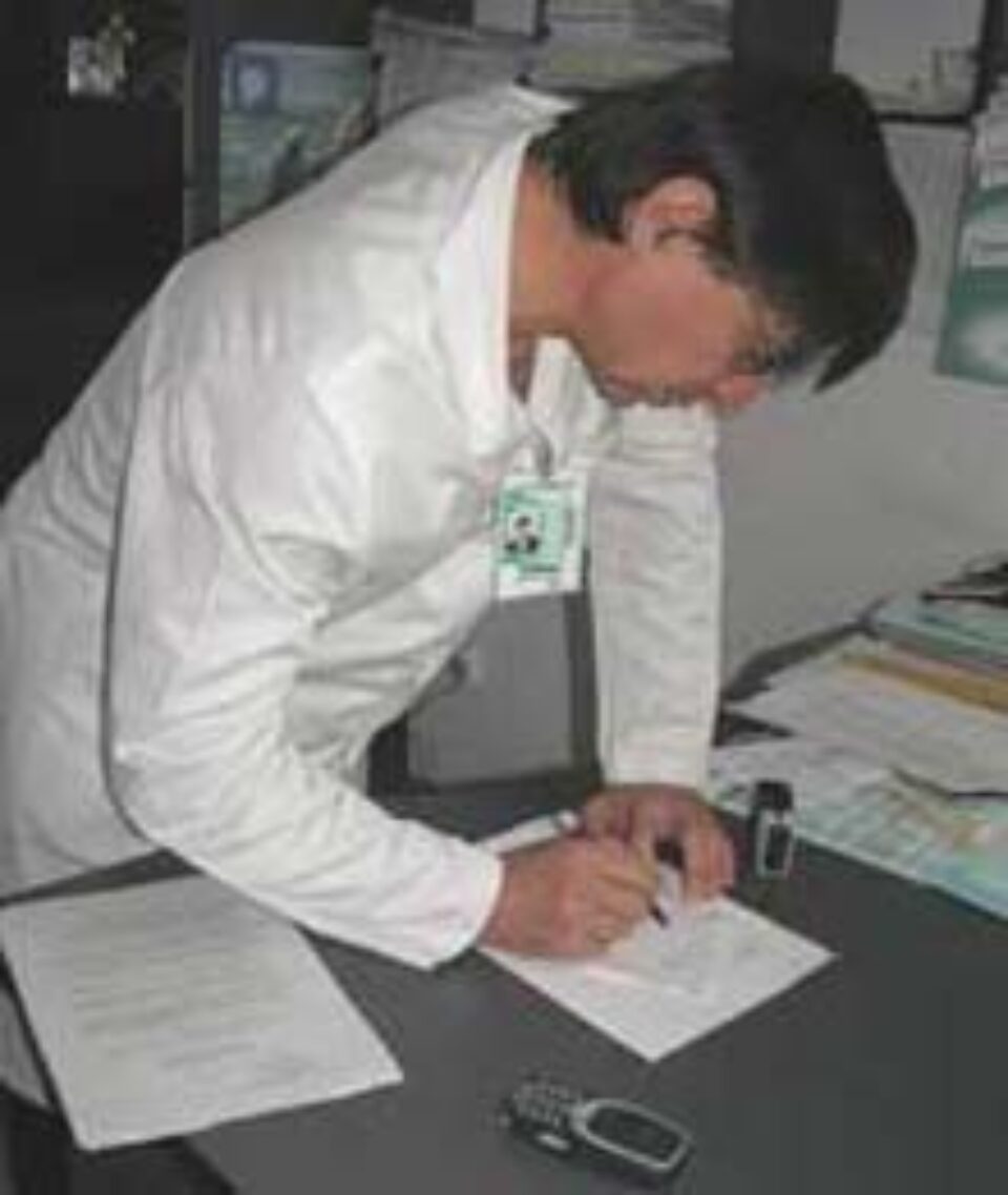 Medicii de familie, sufocați de prea multe hârtii și de pacienți