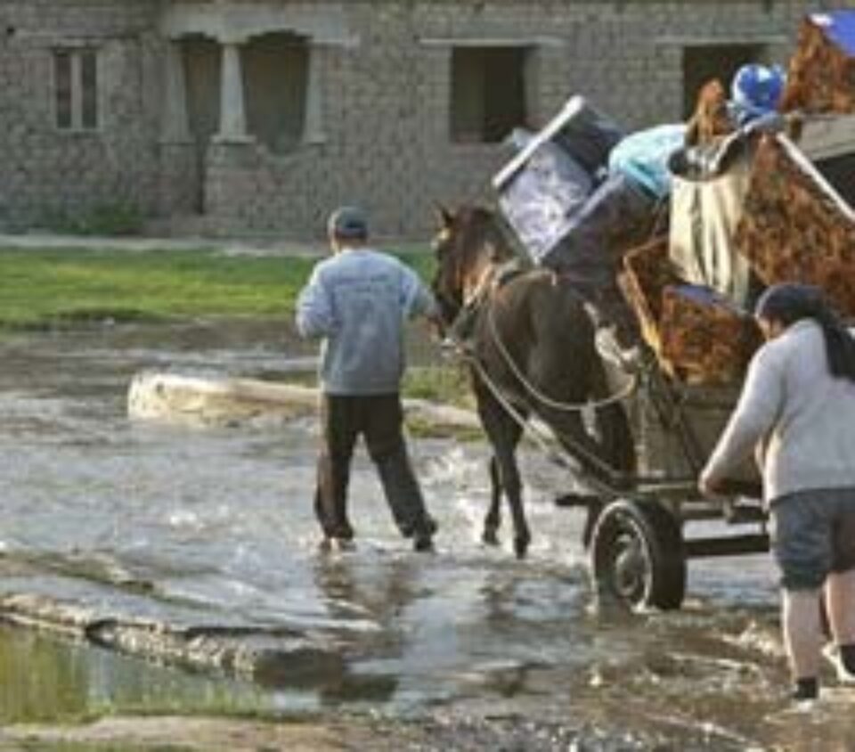 Peste 5.500 de persoane evacuate din calea apelor, sute de case afectate Peste 5.500 de persoane evacuate din calea apelor, sute de case afectate