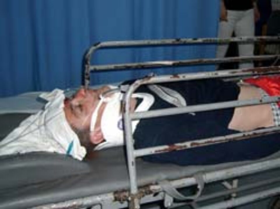 Trei tineri beți, scăpați ca prin minune dintr-un autoturism în flăcări Trei tineri beți, scăpați ca prin minune dintr-un autoturism în flăcări