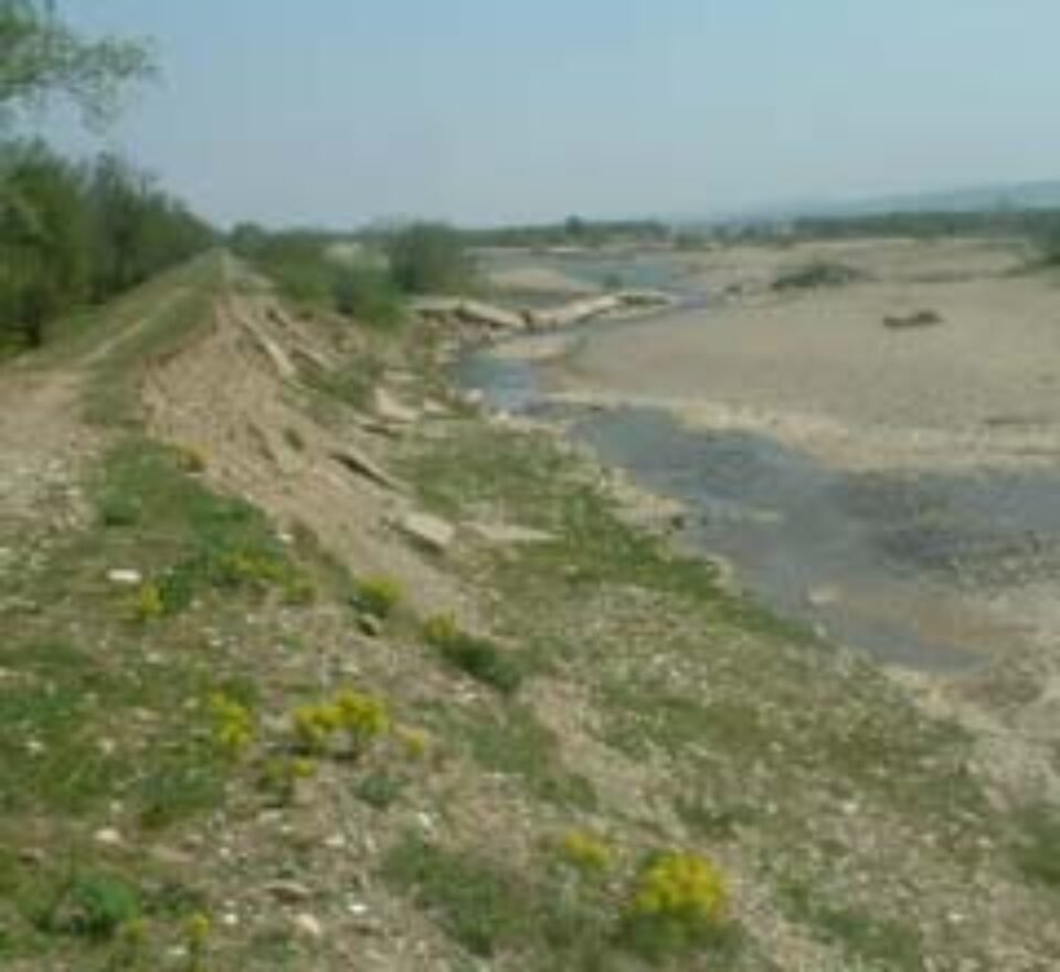 Zeci de localități sucevene riscă să fie inundate la prima viitură