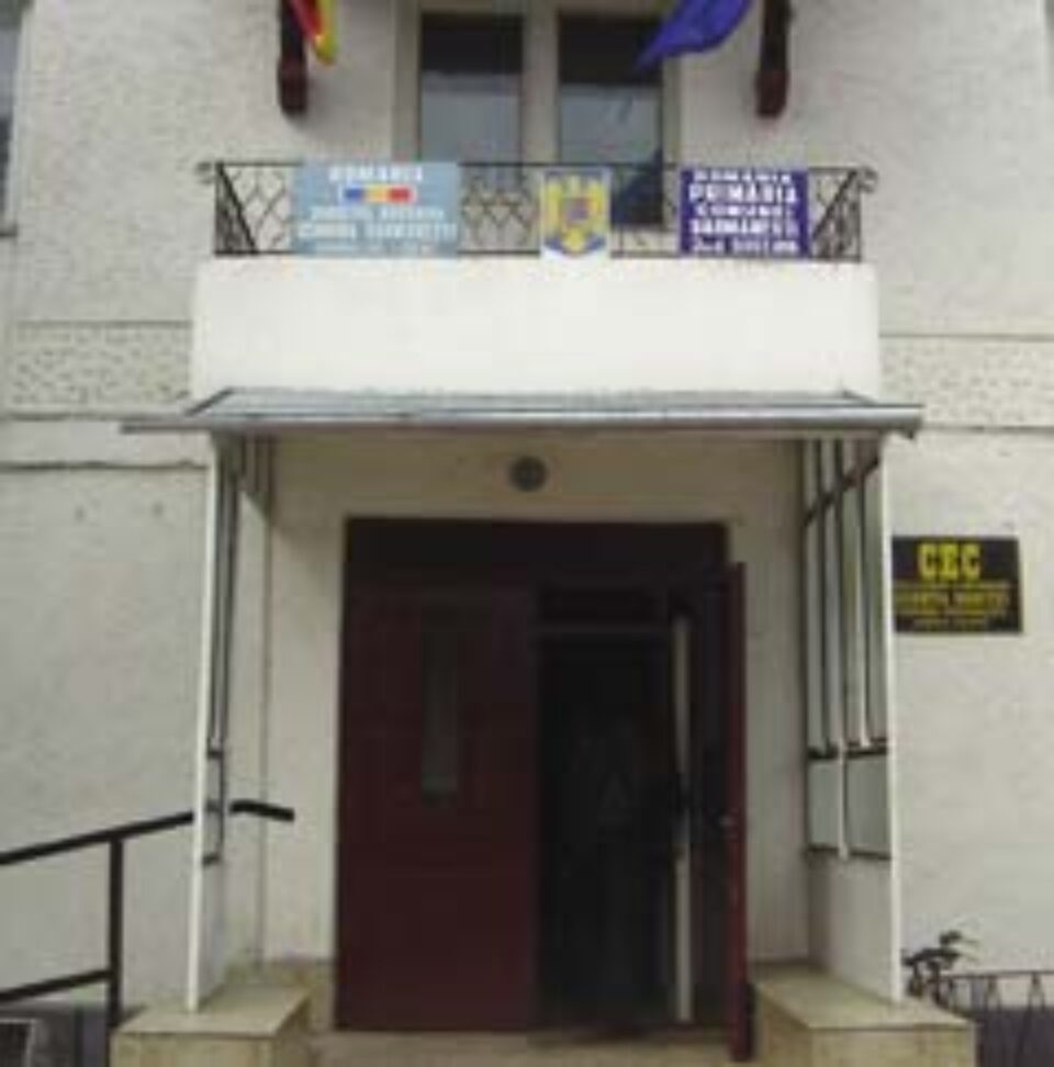 Afaceri de familie la Primăria Dărmănești