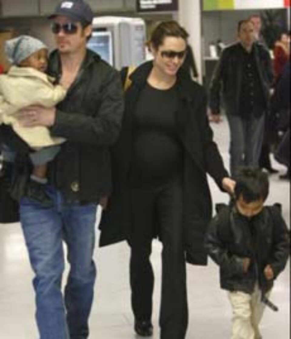 Angelina Jolie vrea să nască în apă