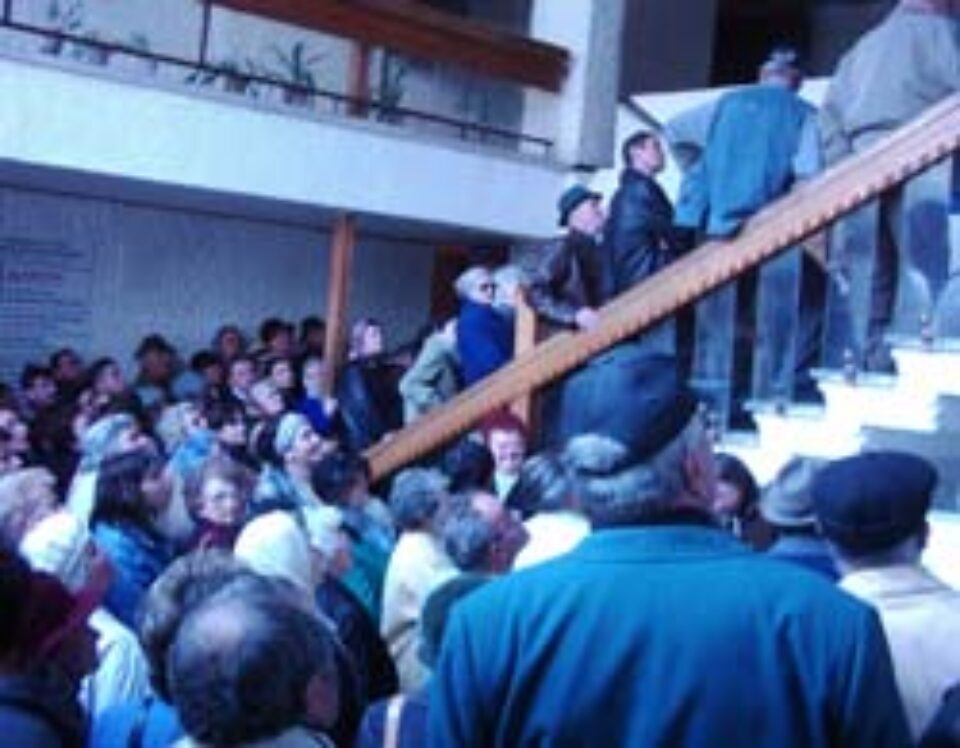 Sucevenii s-au călcat în picioare pentru „a prinde” un consult oftalmologic gratuit