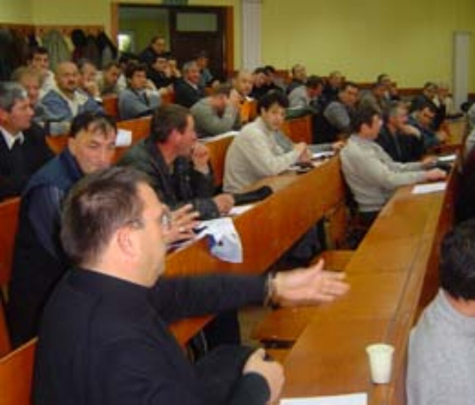 Uitaţi-vă atenţi şi găsiţi oameni competenţi!