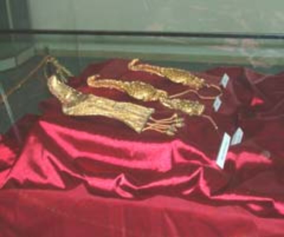 „Cloșca cu puii de aur”