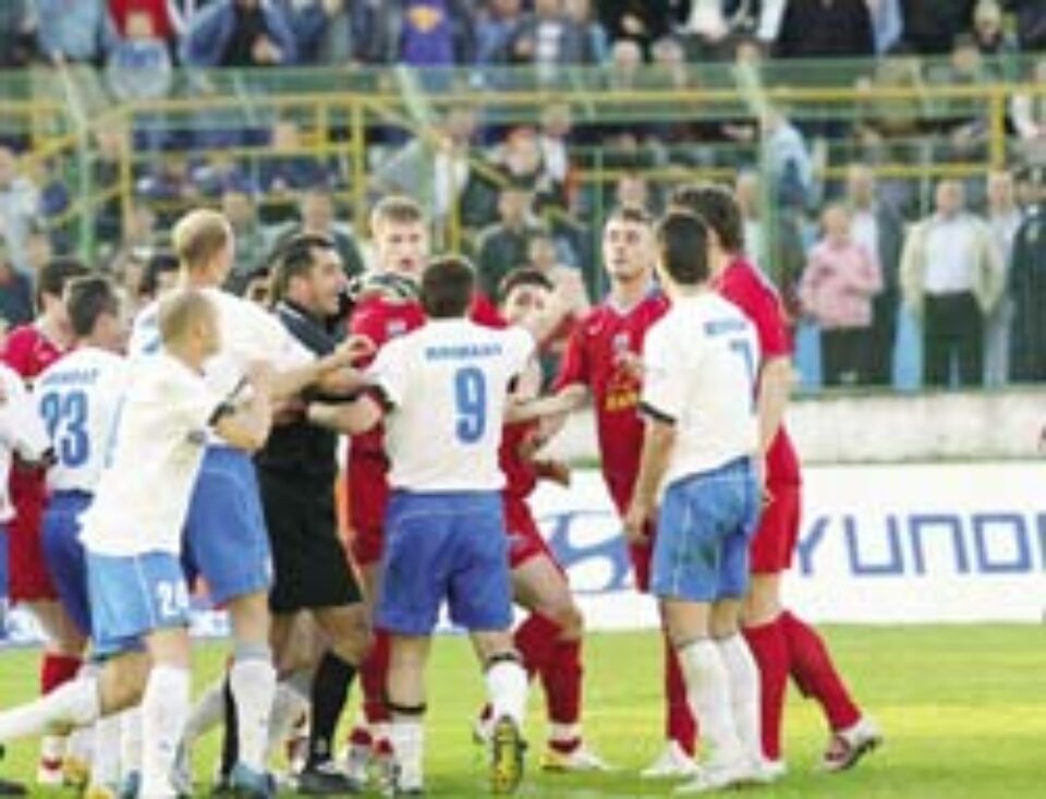 Meci cu scintei intre Gloria Bistrita si Steaua
