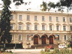 Se caută șefi de instanțe!