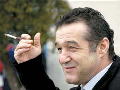 Premii regești oferite de Gigi Becali jucătorilor de la Gloria Bistrița