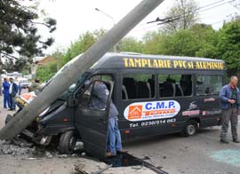 Faceți ordine între maxi-taxi!