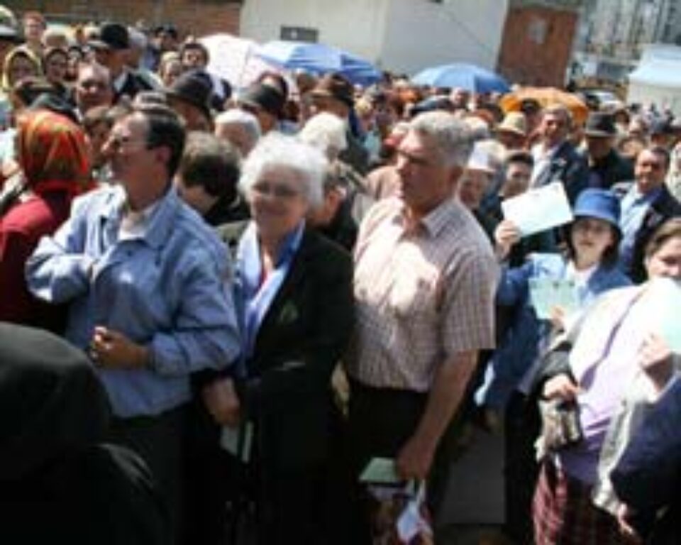 Disperare, oase rupte și leșinuri pentru un consult oftalmologic gratuit