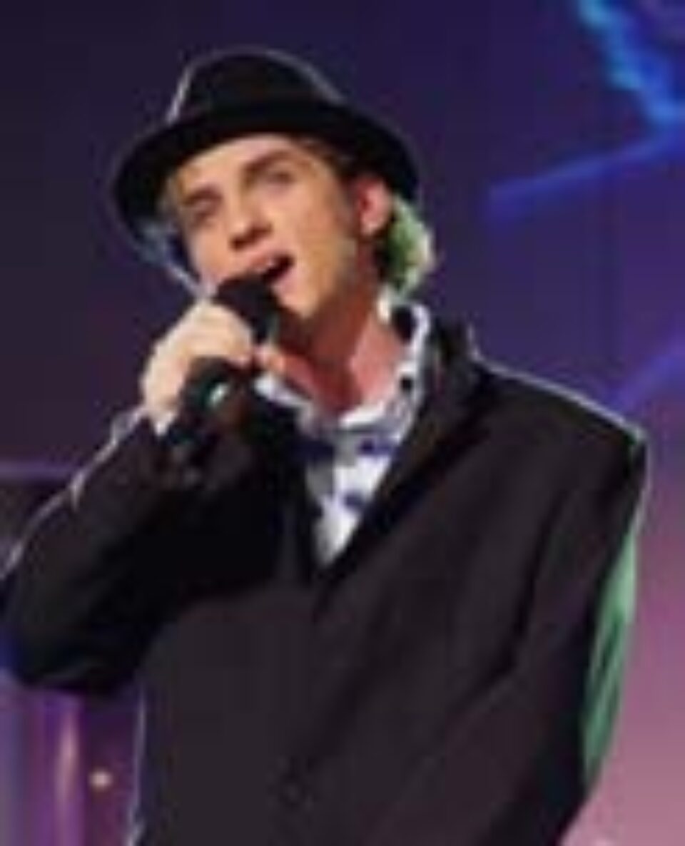 Mihai Trăistariu, primit cu entuziasm la Atena Mihai Trăistariu, primit cu entuziasm la Atena